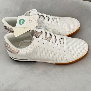 NWT white sneakers women’s size 9.5